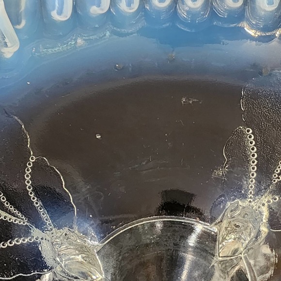 Dugan Winter Cabbage White Opalescent Ruffled Glass 3 Toed Footed Console Bowl - Picture 6 of 12